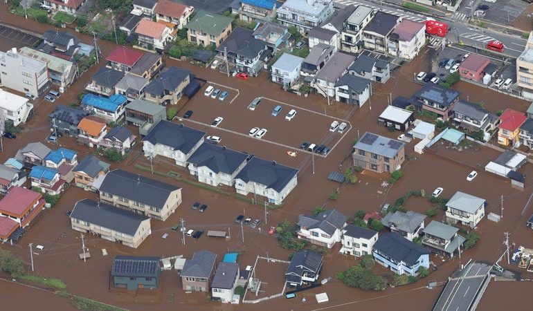 Le Japon frappé par le typhon Dujuan