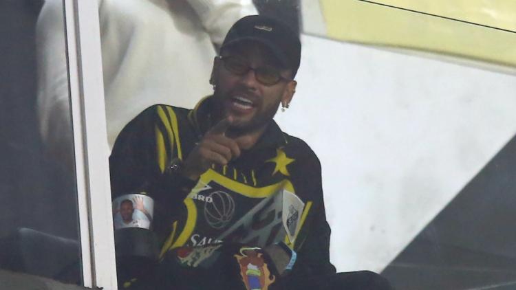 Neymar blessé à la cuisse droite et absent des terrains