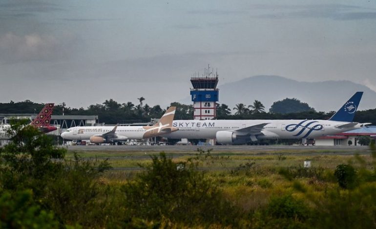 Suspension des aéroports indonésiens après l&rsquo;éruption du volcan Anak Krakatoa