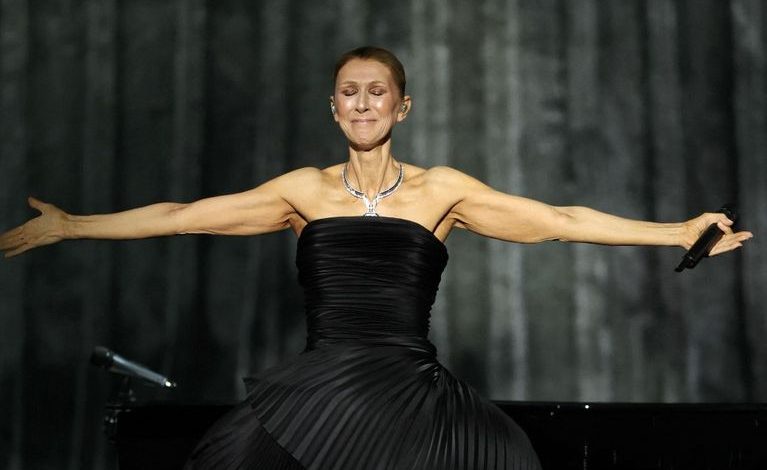 Céline Dion émeut son public lors de son retour sur scène à Paris