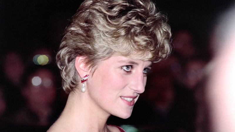 La célèbre robe de la princesse Diana mise aux enchères