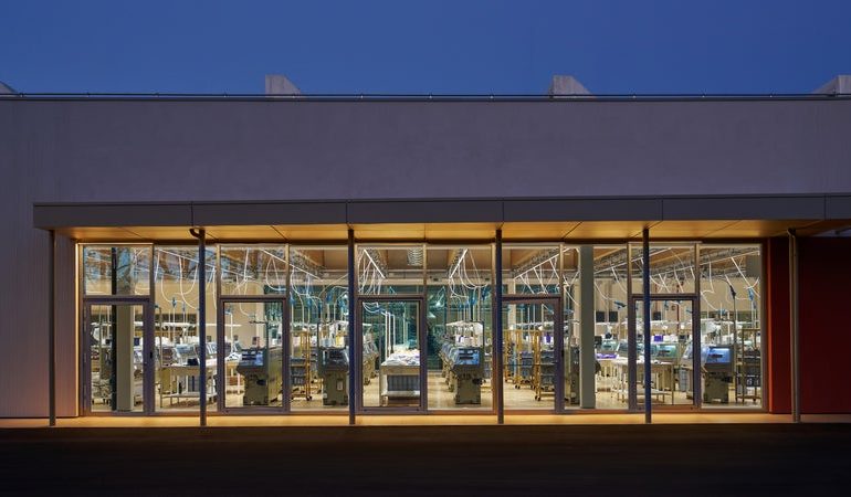 Loro Piana inaugure une vaste manufacture axée sur la maille à Ghemme