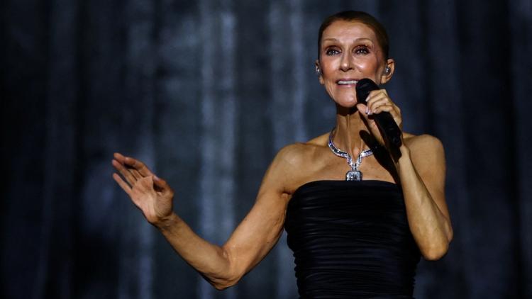 Céline Dion revient sur scène à Paris avec un concert émouvant