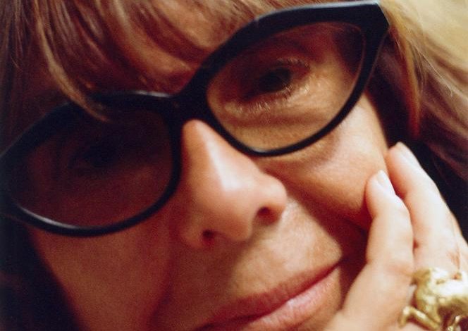 Portrait de Sophie Calle : une artiste aux multiples facettes
