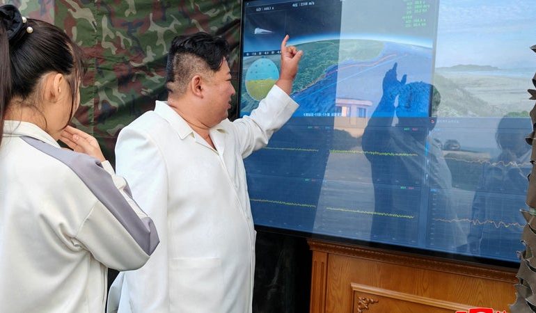 Essais d&rsquo;armes en Corée du Nord sous la supervision de Kim Jong Un