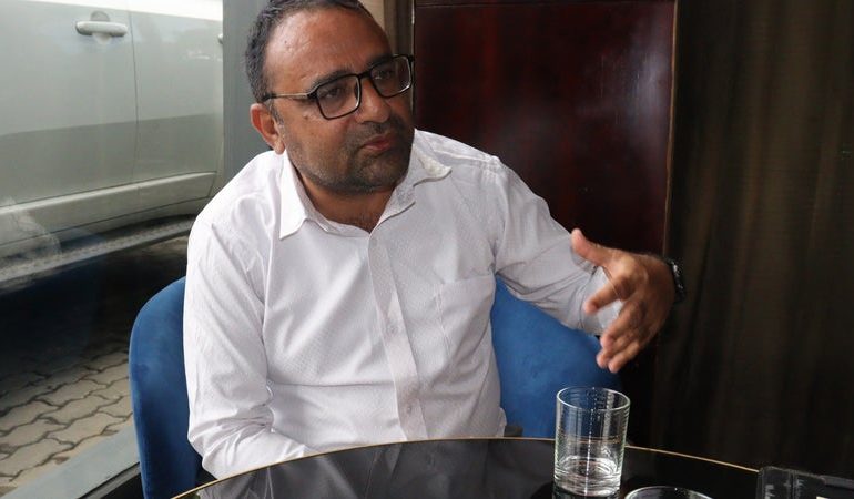 Rajendra Dawadi sauve ses élèves lors des crues dévastatrices au Népal
