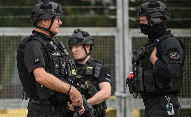 Cinq arrestations liées à un acte terroriste près d&rsquo;une base militaire en Angleterre