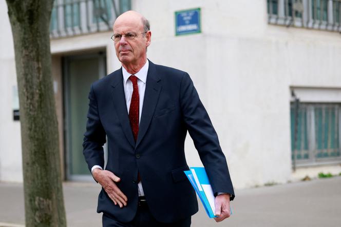 Eric Lombard persiste en politique malgré les obstacles
