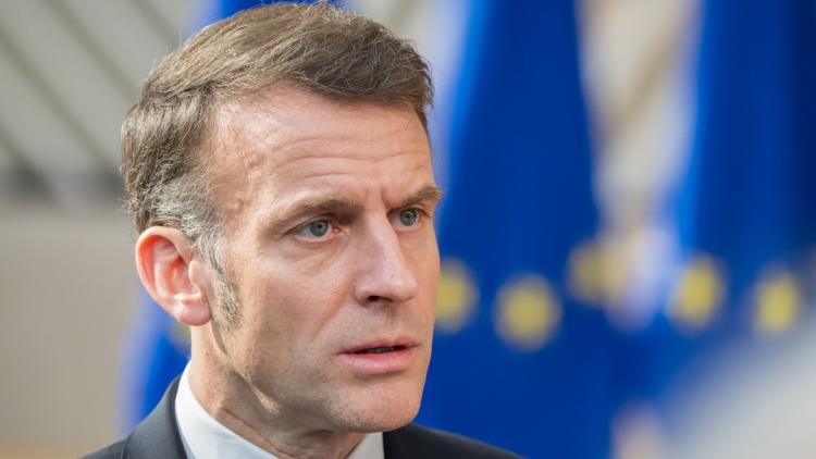 Emmanuel Macron propose des mesures européennes pour réduire les coûts des carburants