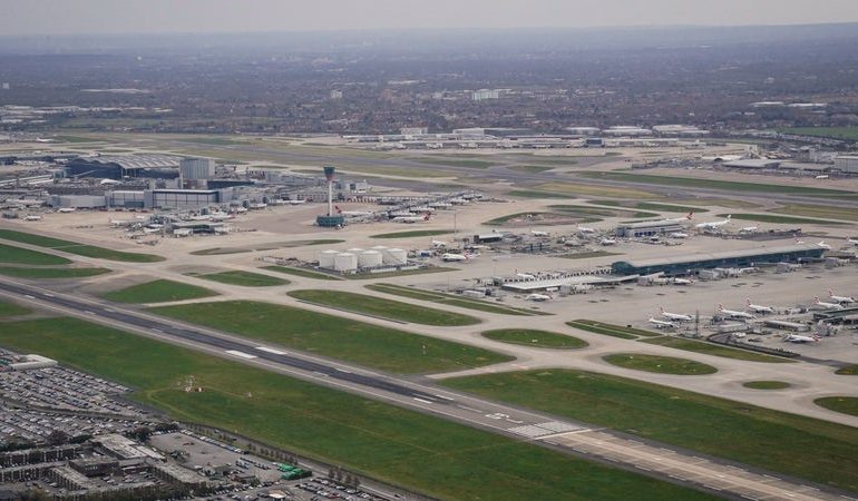 Perturbations majeures dans les aéroports britanniques suite à une panne technique