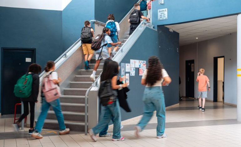 Réflexions sur l&rsquo;amélioration du niveau éducatif en France