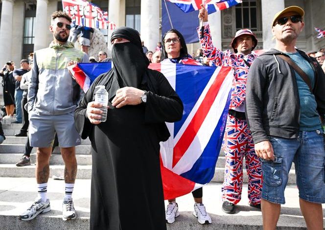 Rassemblements et interdictions de masques au Royaume-Uni