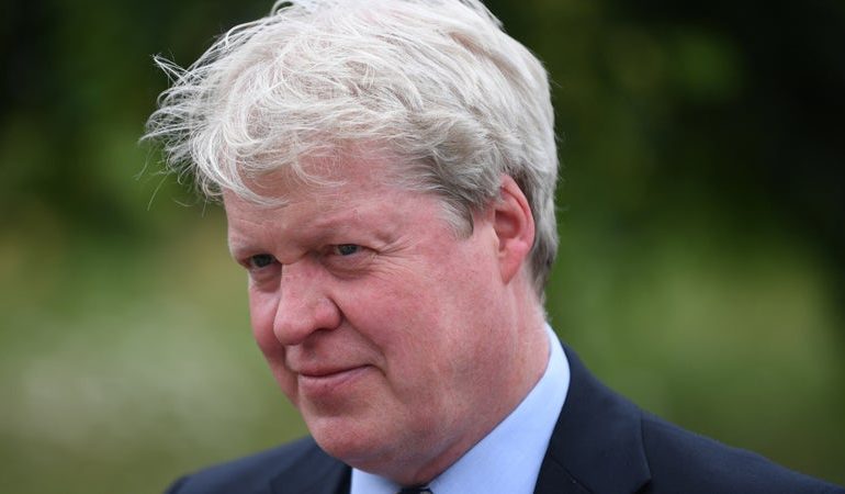 Charles Spencer Accuse le Roi Charles III de Manipulation
