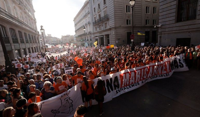 Manifestation à Madrid contre l&rsquo;expulsion d&rsquo;une octogénaire: les défis du logement en Espagne
