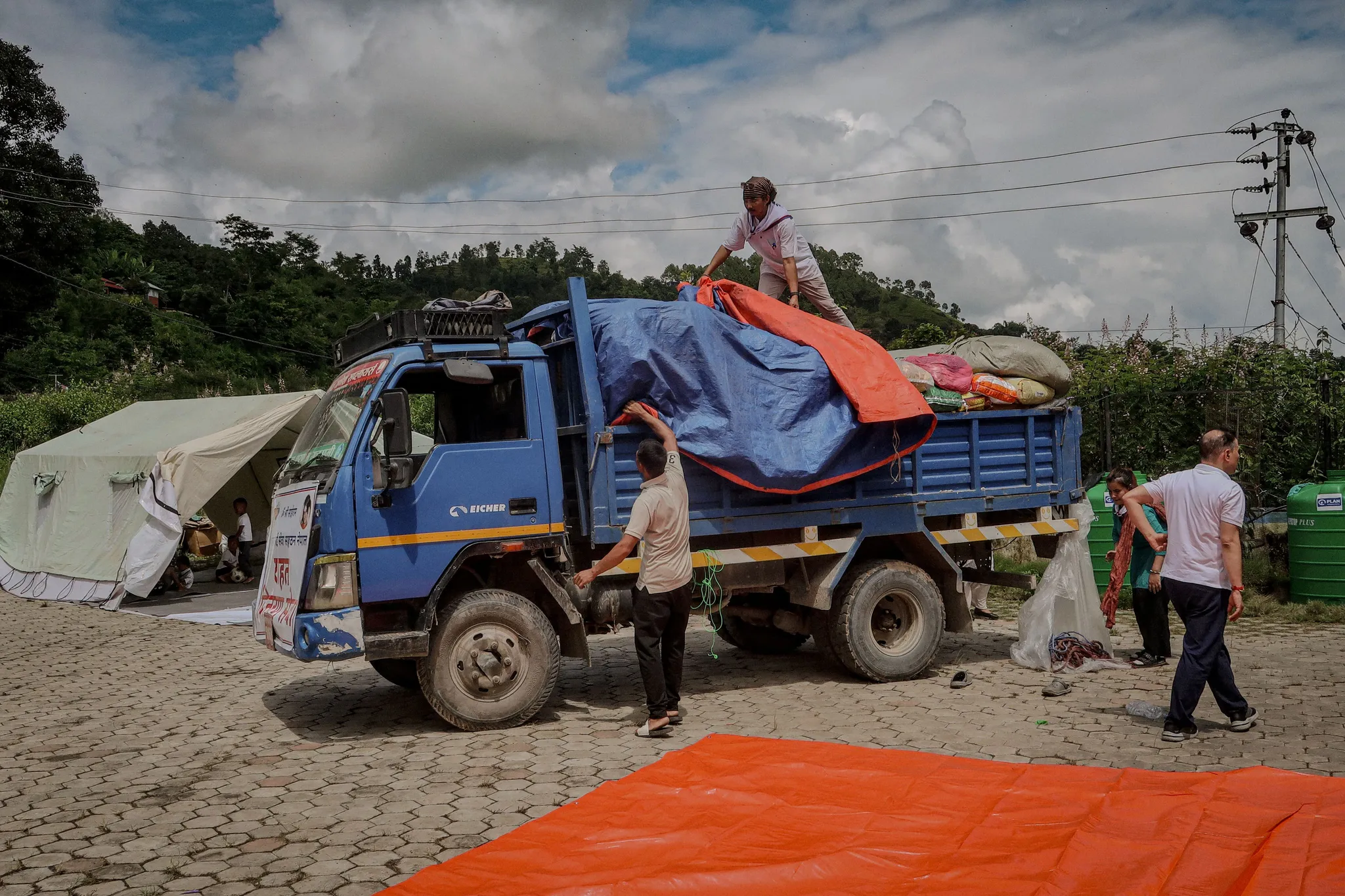 Un Mois Après la Catastrophe au Népal: Un Pays en Détresse