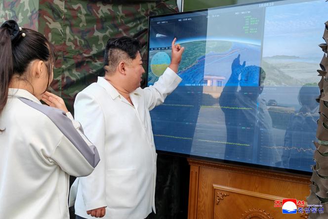 La Corée du Nord teste une nouvelle arme sous la supervision de Kim Jong-un