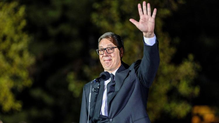 Vučić démissionne pour se présenter au poste de Premier ministre