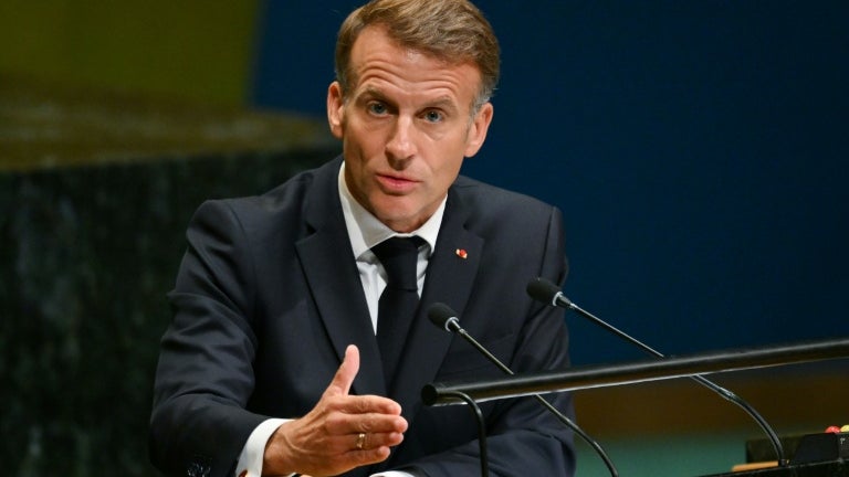 Macron en tournée au Moyen-Orient pour renforcer les relations