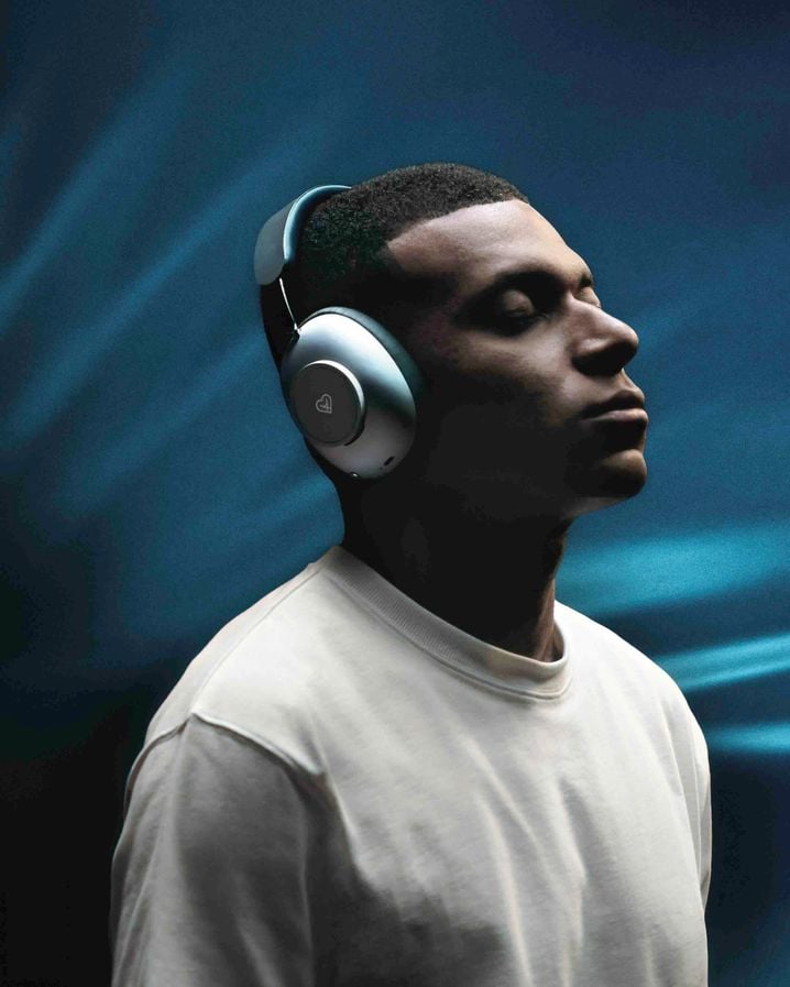 Kylian Mbappé associé au casque Leo de Loewe : un choix haut de gamme