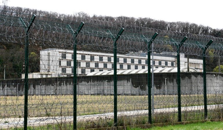 Refus de réintégration à la prison de Grenoble-Varces : surpopulation et conditions indignes