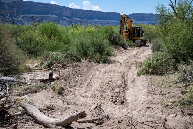 Suspension des Travaux de Construction à la Frontière Mexicaine
