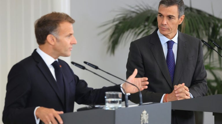 Macron et Sánchez : Conférence de presse après le rejet du traité par le Sénat espagnol