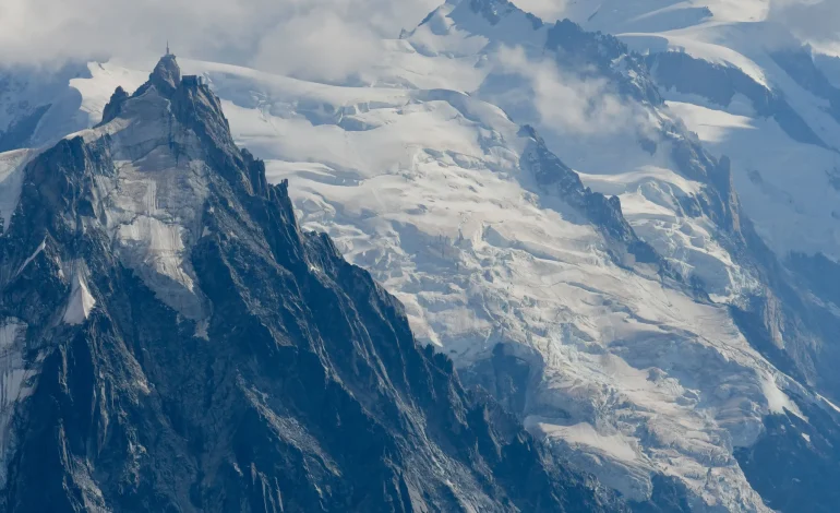 Les glaciers suisses en péril : une fonte accélérée