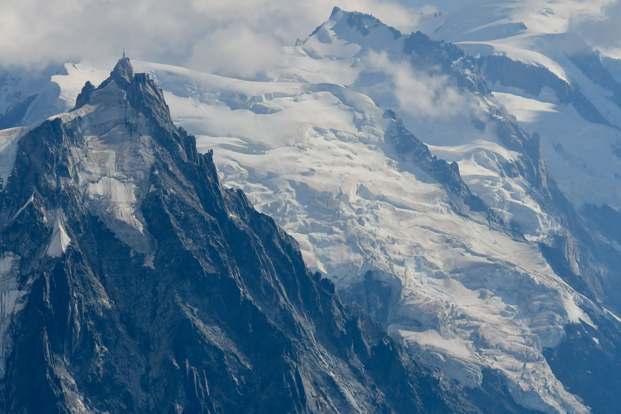 Les glaciers suisses en péril : une fonte accélérée