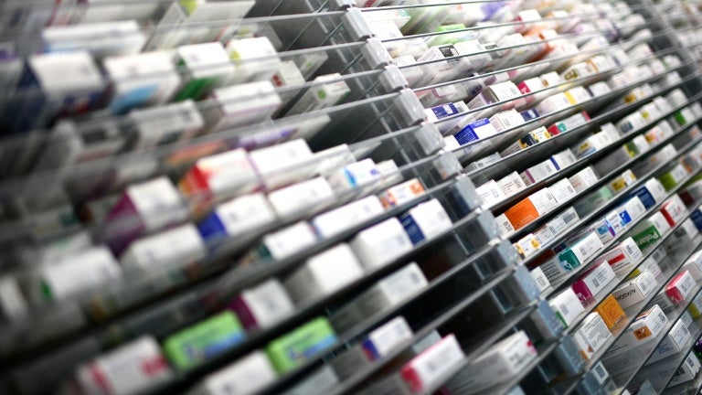Le plan du gouvernement français pour économiser sur les médicaments