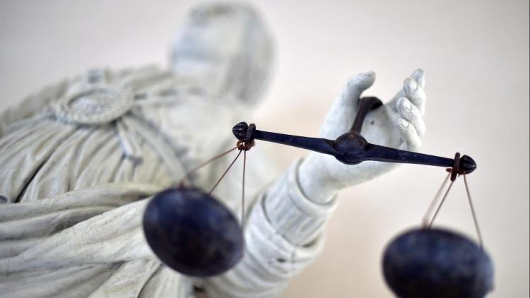 Condamnation pour un meurtre sous l’emprise de théories complotistes