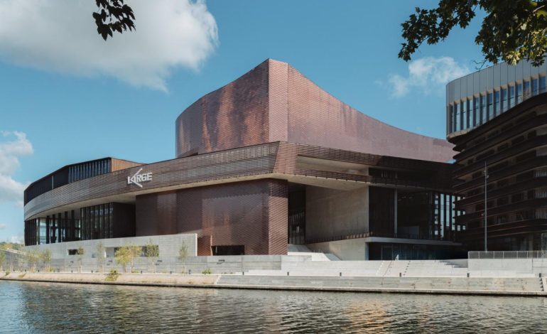 Inauguration du centre d&rsquo;art contemporain «Large» sur l&rsquo;île Seguin