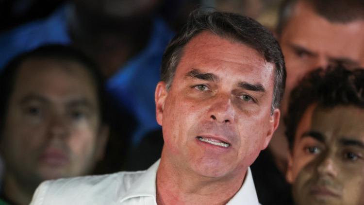 Flavio Bolsonaro confronté à une interdiction de quitter le Brésil