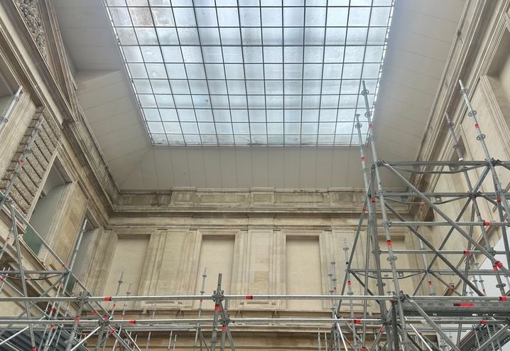 Rénovation de la Cour du Sphinx au Louvre: Entre Patrimoine et Modernité