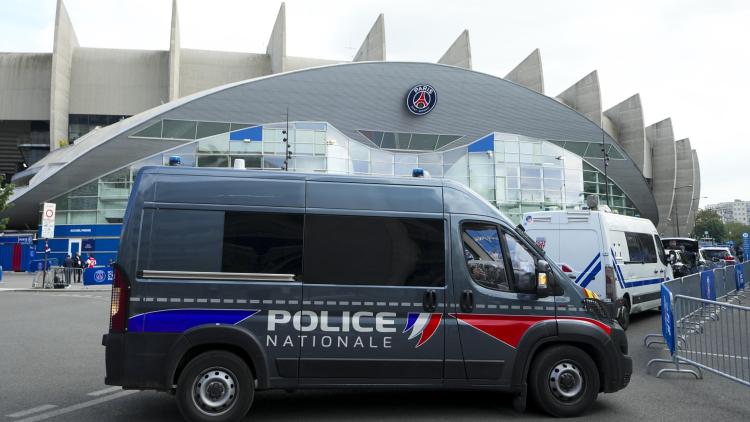 Le match PSG-Barcelone maintenu malgré les tensions sociales