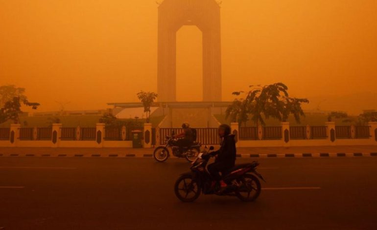 Incendies à Sumatra: Une Cité Engloutie par la Fumée