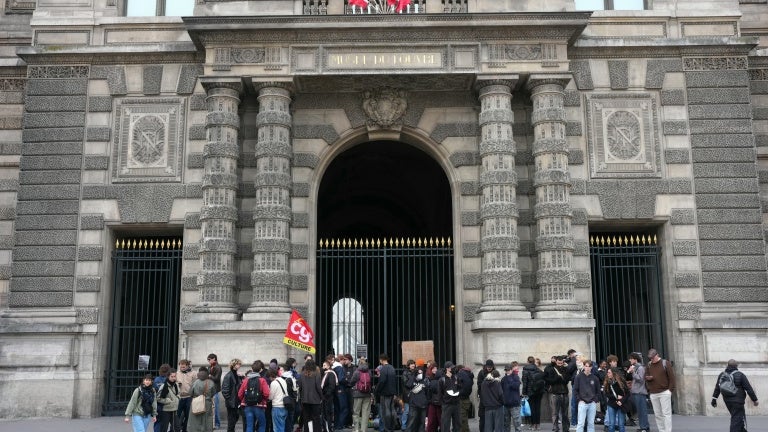 Le Louvre conclut un protocole d&rsquo;accord pour améliorer les conditions de travail