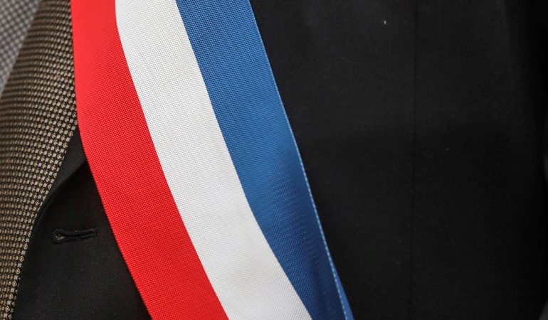 Le Maire de Besançon Cible d&rsquo;Attaques et Dépose Plainte