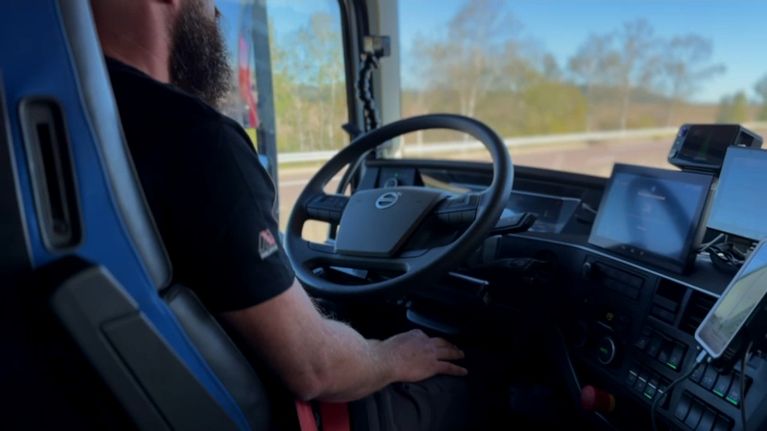 Deux camions autonomes circulent en France, révolution dans le transport