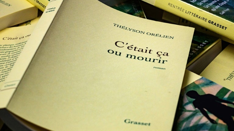 Le phénomène littéraire de Thélyson Orélien secoué par les soupçons d&rsquo;IA