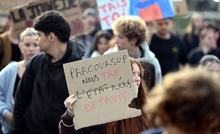 La colère persistante des jeunes face aux mesures gouvernementales
