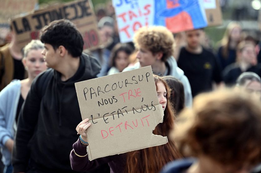 La colère persistante des jeunes face aux mesures gouvernementales