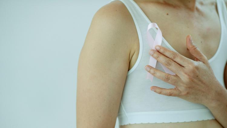 Comprendre le Cancer du Sein : Facteurs de Risque et Importance du Dépistage Précoce