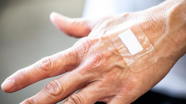 Les raisons du ralentissement de la cicatrisation chez les seniors