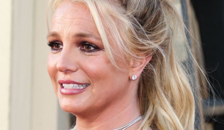 Britney Spears célèbre les 25 ans de son album avec un duo inédit