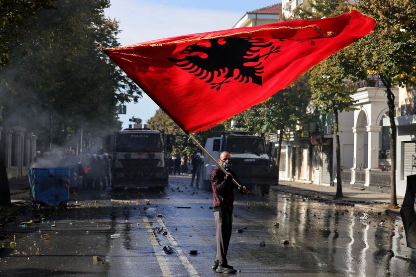 Manifestations Antigouvernementales à Tirana : La Jeunesse en Colère