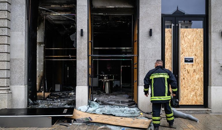 Interpellation d&rsquo;un Jeune Homme Suite aux Émeutes à Lyon