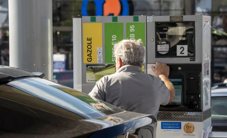 Baisse des prix du carburant grâce au déstockage stratégique