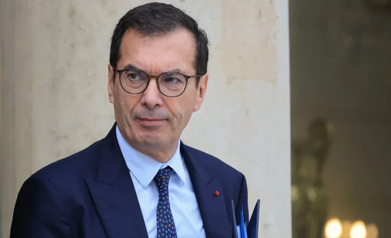 Gestion des dégâts après des pillages en France