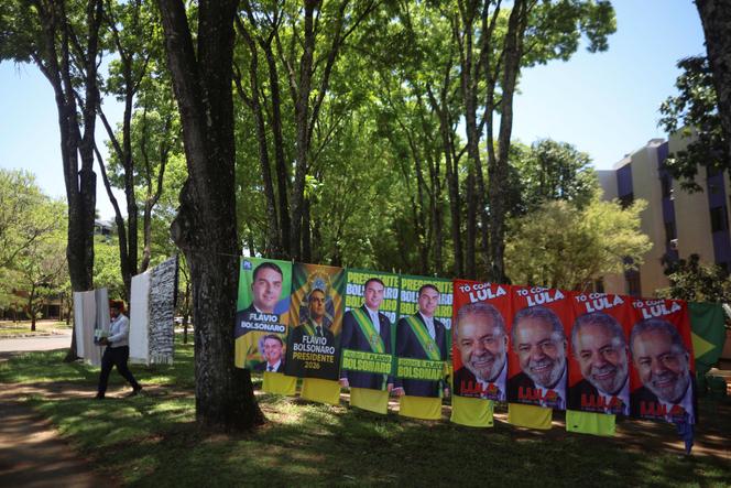 Lula et Flavio Bolsonaro s&rsquo;accusent mutuellement avant le second tour au Brésil