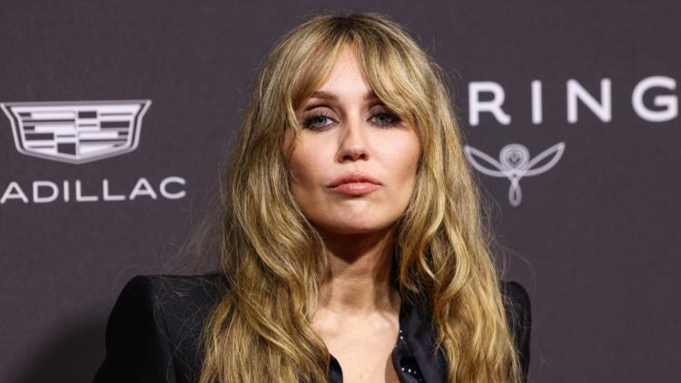 Miley Cyrus rend hommage à Dolly Parton